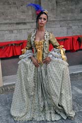 Vestito femminile del 1700 (1)