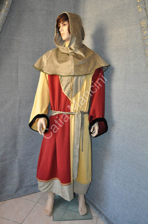 Medieval costumes and dress (1)