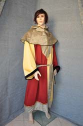 Medieval costumes and dress (11)
