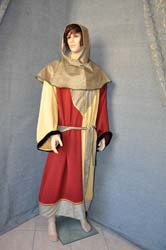 Medieval costumes and dress (4)