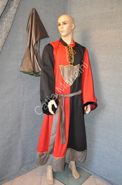 historical-man-medieval-costume (14)