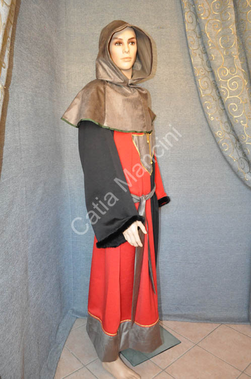 historical-man-medieval-costume (4)