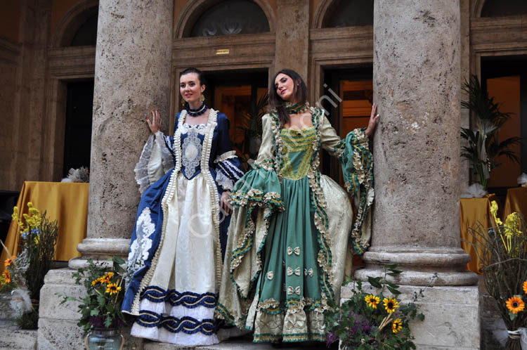 Venetian woman costume for sale