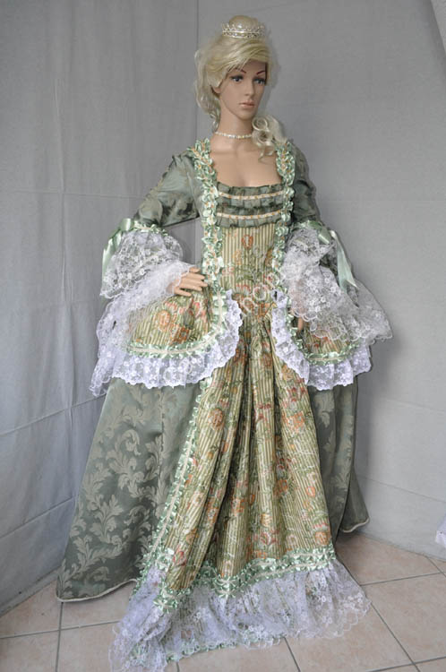 vestito del settecento 1700 (1)