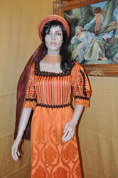 Medieval Woman's Clothing (7)