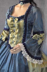 DONNA DEL 700 VESTITI (10)