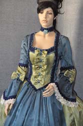 DONNA DEL 700 VESTITI (11)