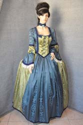 DONNA DEL 700 VESTITI (12)