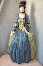 DONNA DEL 700 VESTITI (15)