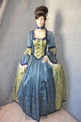 DONNA DEL 700 VESTITI (3)