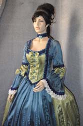 DONNA DEL 700 VESTITI (8)
