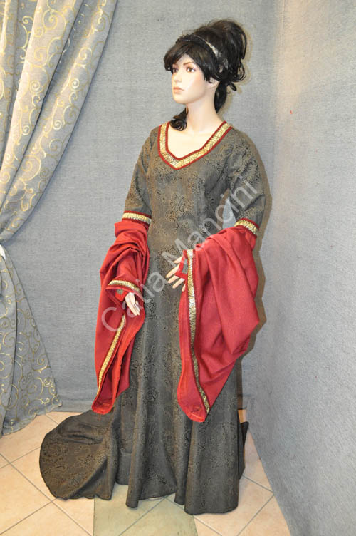 historical costume medieval Italian woman (2)