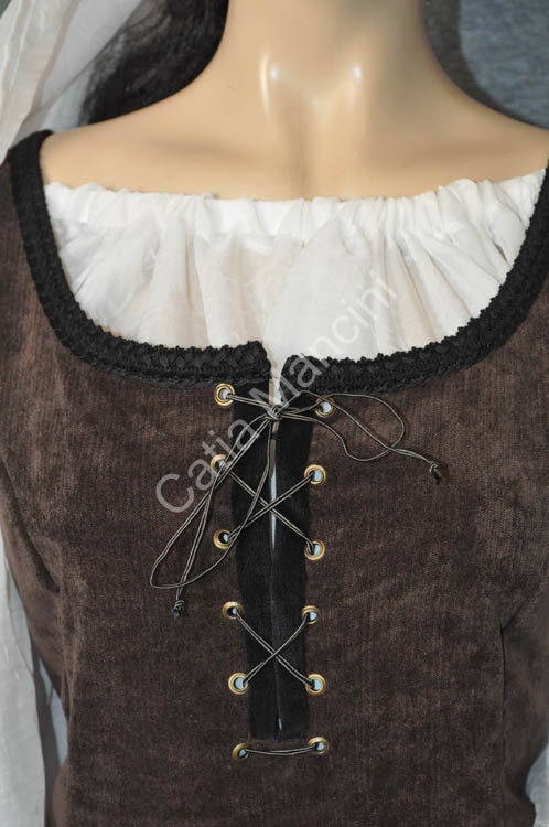Abbigliamento locandiera medievale (6)