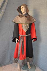 historical-man-medieval-costume (9)